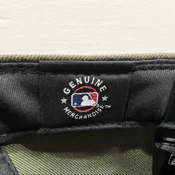 New Era, 59Fifty Fitted Hat, New York Yankees, Olive Green & White - Picture 7 of 9